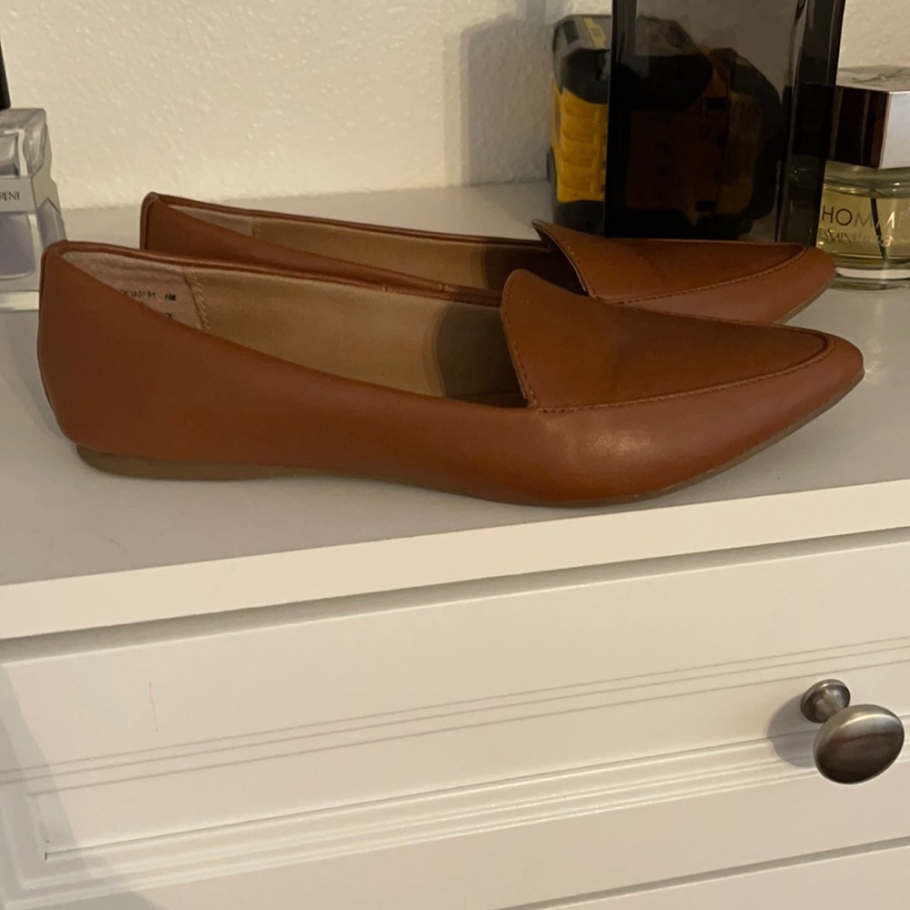 COPY okay condition one shoe does some tears